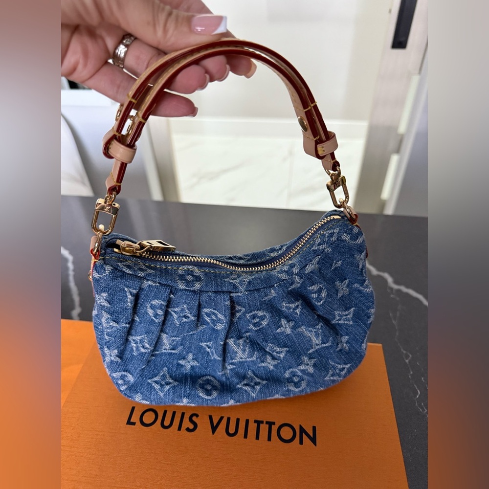 Louis Vuitton Pochette Valley